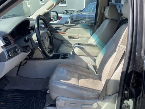Used 2010 Chevrolet Suburban LT image 17