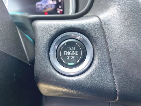 Used 2023 GMC Yukon XL SLT w/ SLT Premium Package AWD/4WD image 16