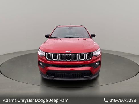 Used 2025 Jeep Compass Latitude image 8