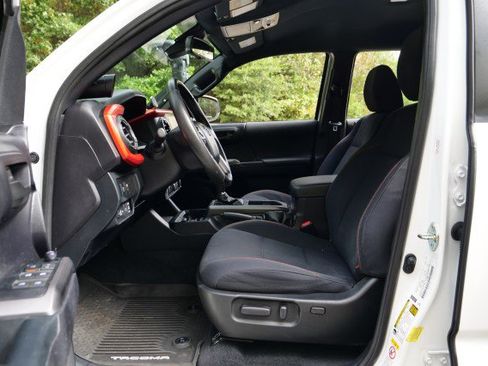 Used 2020 Toyota Tacoma TRD Sport image 27