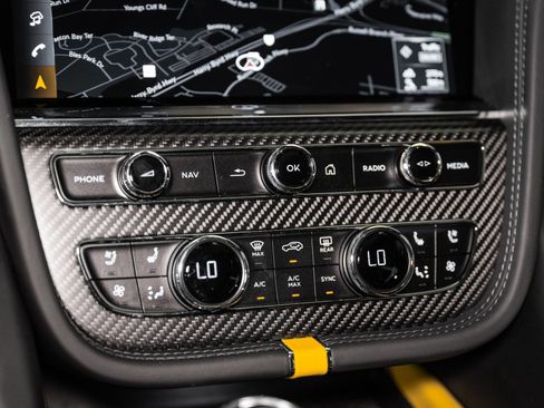 Used 2025 Bentley Bentayga image 45