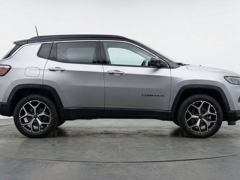 Used 2025 Jeep Compass Limited AWD/4WD image 11