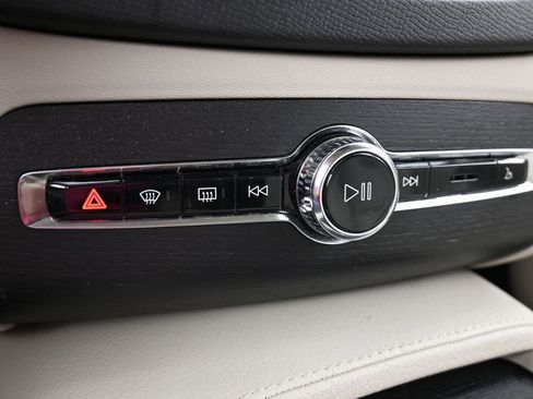 Used 2020 Volvo XC90 T5 Momentum w/ Protection Package image 23