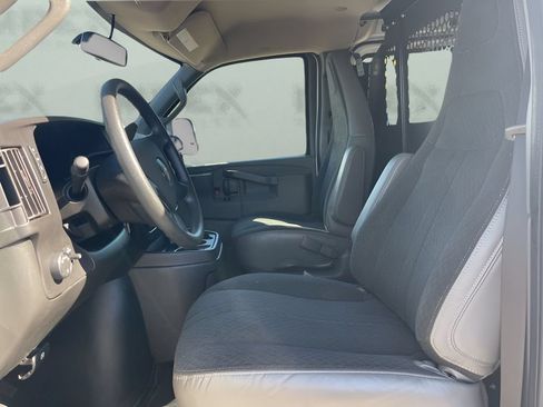 Used 2023 GMC Savana 2500 Extended w/ Driver Convenience Package RWD image 18