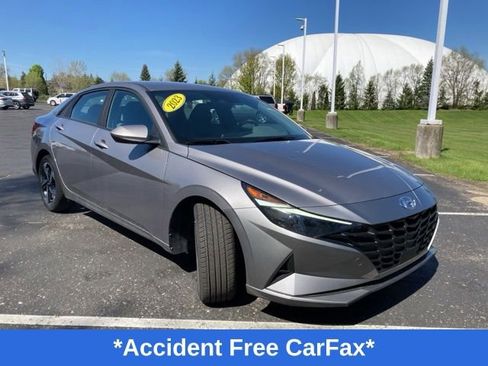 Used 2023 Hyundai Elantra SEL w/ Convenience Package FWD image 4