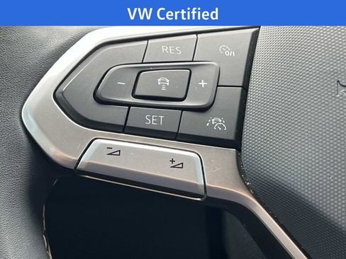 Used 2024 Volkswagen Atlas Cross Sport SE FWD image 19