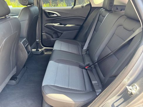Used 2025 Chevrolet Trax LT w/ LT Convenience Package FWD image 25