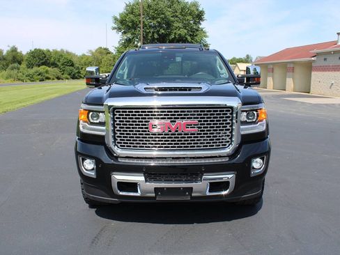 Used 2017 GMC Sierra 2500 Denali w/ Duramax Plus Package AWD/4WD image 9