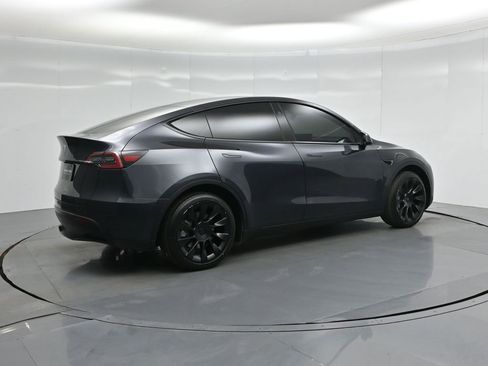 Used 2024 Tesla Model Y Long Range image 23