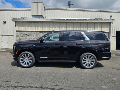 New 2026 Cadillac Escalade 4WD w/ LPO, Floor Liner Package image 3