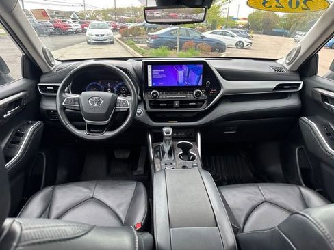 Used 2023 Toyota Highlander Platinum AWD/4WD image 46