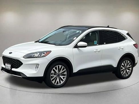 Used 2022 Ford Escape Titanium w/ Class II Trailer Tow Package AWD/4WD image 2