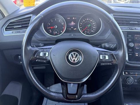 Used 2018 Volkswagen Tiguan SE image 17