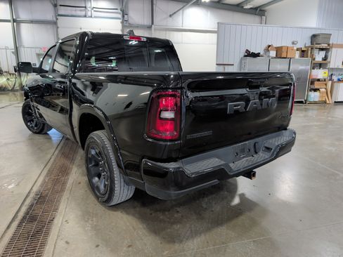 Used 2025 RAM 1500 Big Horn AWD/4WD image 4