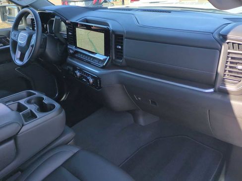 Used 2025 GMC Sierra 1500 SLT image 29