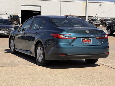 Used 2025 Toyota Camry LE image 7