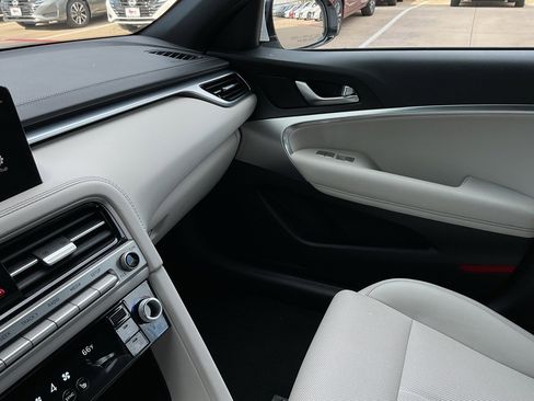 Used 2025 Genesis G70 2.5T image 35