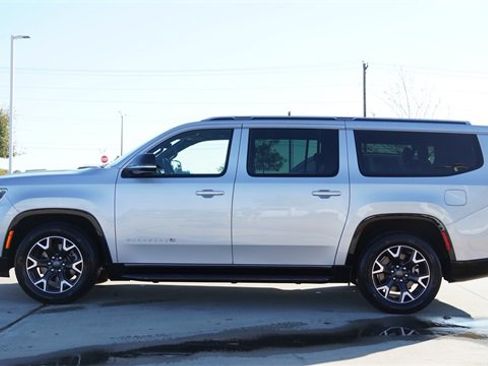 Used 2023 Jeep Wagoneer L Series III w/ Preferred Equipment Group image 6