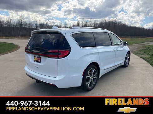 Used 2022 Chrysler Pacifica Pinnacle image 9