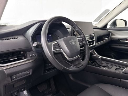 Certified 2024 Toyota Grand Highlander XLE image 4