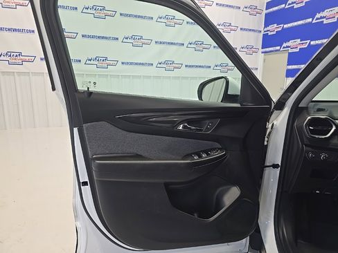 Used 2025 Chevrolet TrailBlazer LT image 12