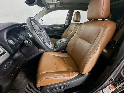 Used 2019 Toyota Highlander Limited Platinum w/ Carpet Mat Package (TMS) AWD/4WD image 13