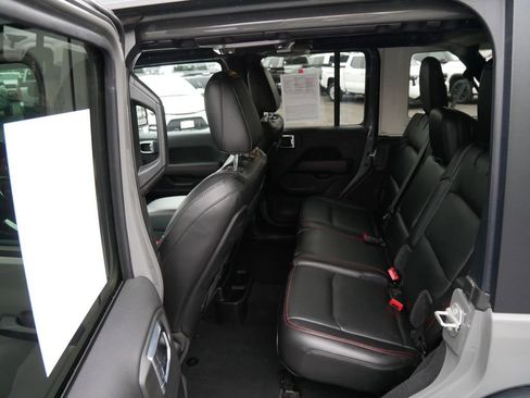 Used 2021 Jeep Wrangler Unlimited Rubicon w/ Cold Weather Group AWD/4WD image 13