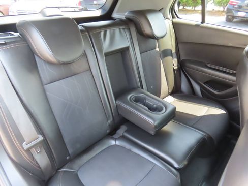 Used 2019 Chevrolet Trax LT w/ LT Convenience Package AWD/4WD image 39