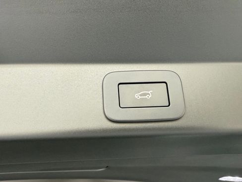 Certified 2025 Land Rover Range Rover Sport SE AWD/4WD image 19