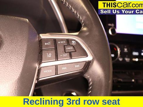 Used 2023 Toyota Highlander XLE FWD image 17