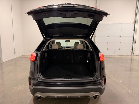 Used 2021 Ford Edge Titanium image 9