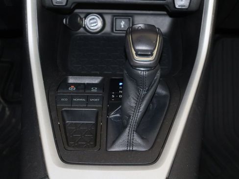 Used 2021 Toyota RAV4 XLE Premium image 13