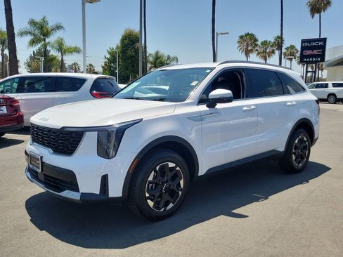 Used 2024 Kia Sorento S AWD/4WD image 2