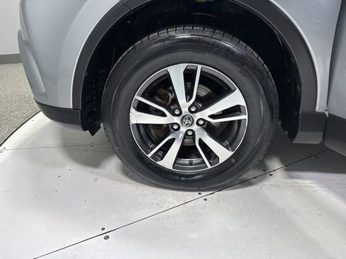 Used 2018 Toyota RAV4 XLE image 5
