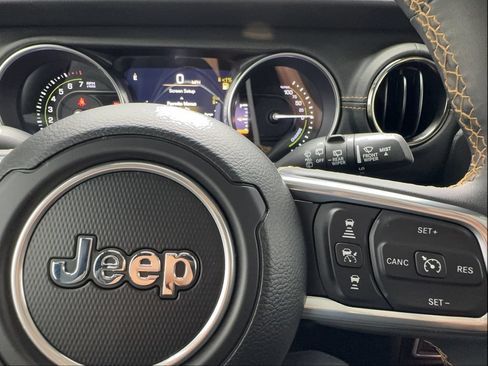 Used 2023 Jeep Wrangler Unlimited Sahara AWD/4WD image 40