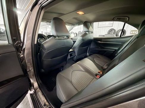 Used 2023 Toyota Camry SE image 9