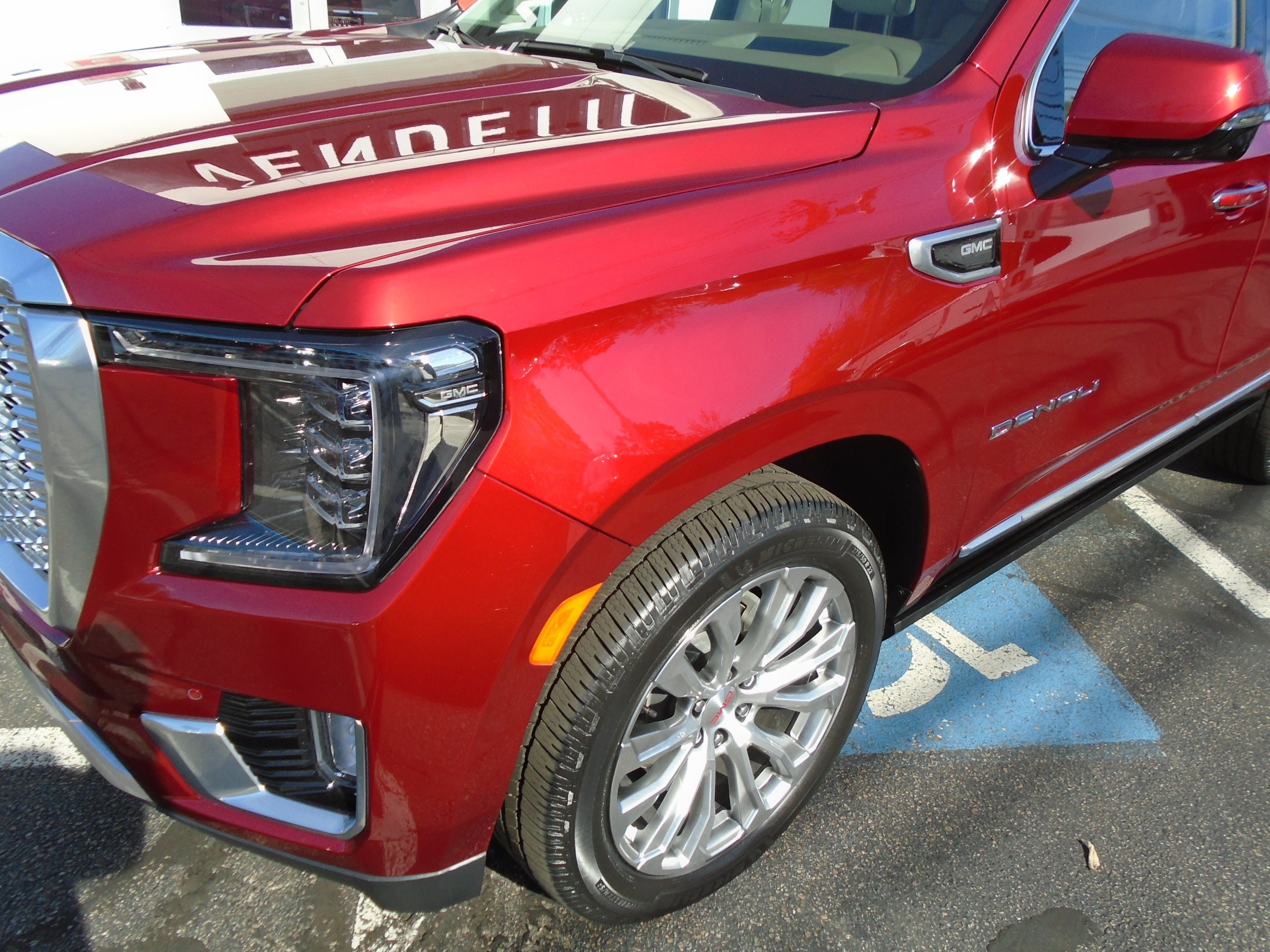 Used 2023 GMC Yukon Denali AWD/4WD image 11