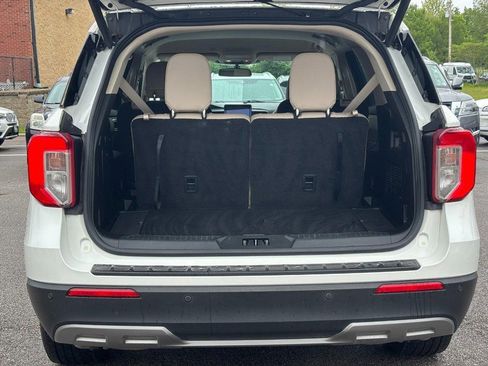 Used 2020 Ford Explorer XLT w/ Equipment Group 202A AWD/4WD image 9