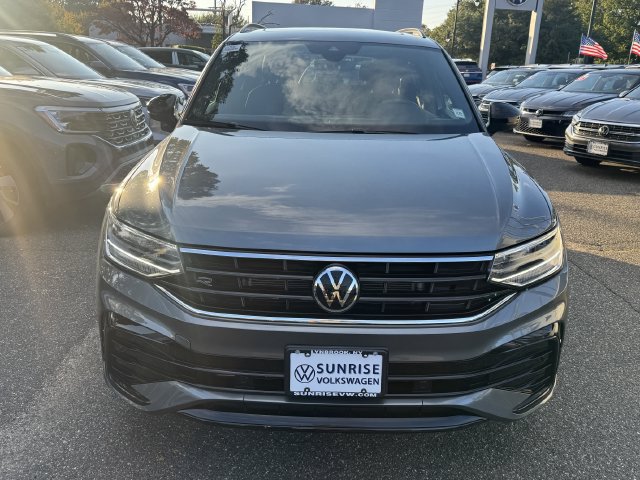 Used 2024 Volkswagen Tiguan SE R-Line AWD/4WD image 2