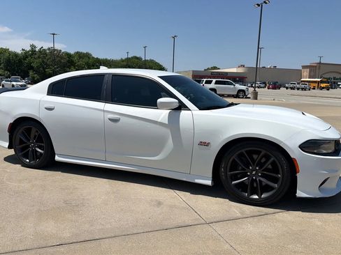 Used 2019 Dodge Charger Scat Pack RWD image 27