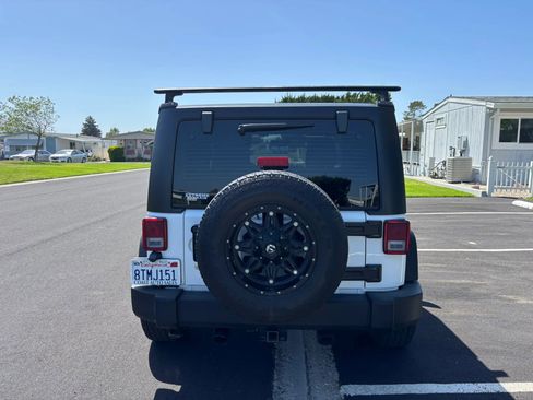 Used 2016 Jeep Wrangler Sport w/ Quick Order Package 24S AWD/4WD image 11