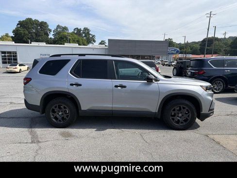 Used 2025 Honda Pilot TrailSport image 8