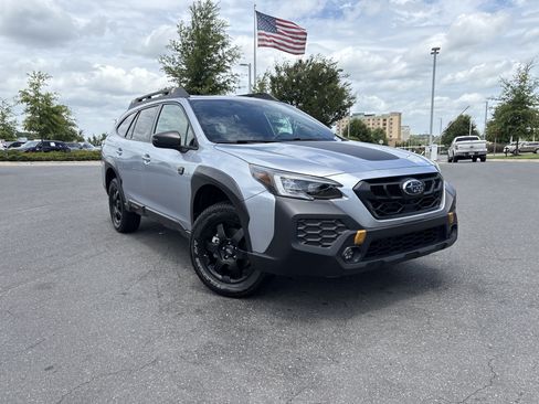 Used 2025 Subaru Outback Wilderness AWD/4WD image 2