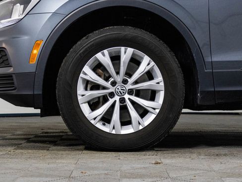 Used 2020 Volkswagen Tiguan S image 40