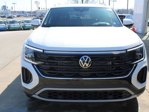 New 2026 Volkswagen Atlas Cross Sport SEL AWD/4WD image 2