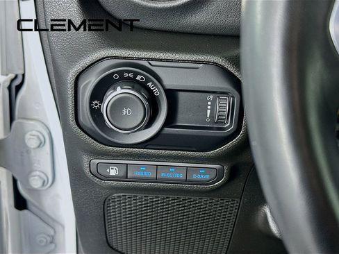 Used 2023 Jeep Wrangler Unlimited Sahara image 12