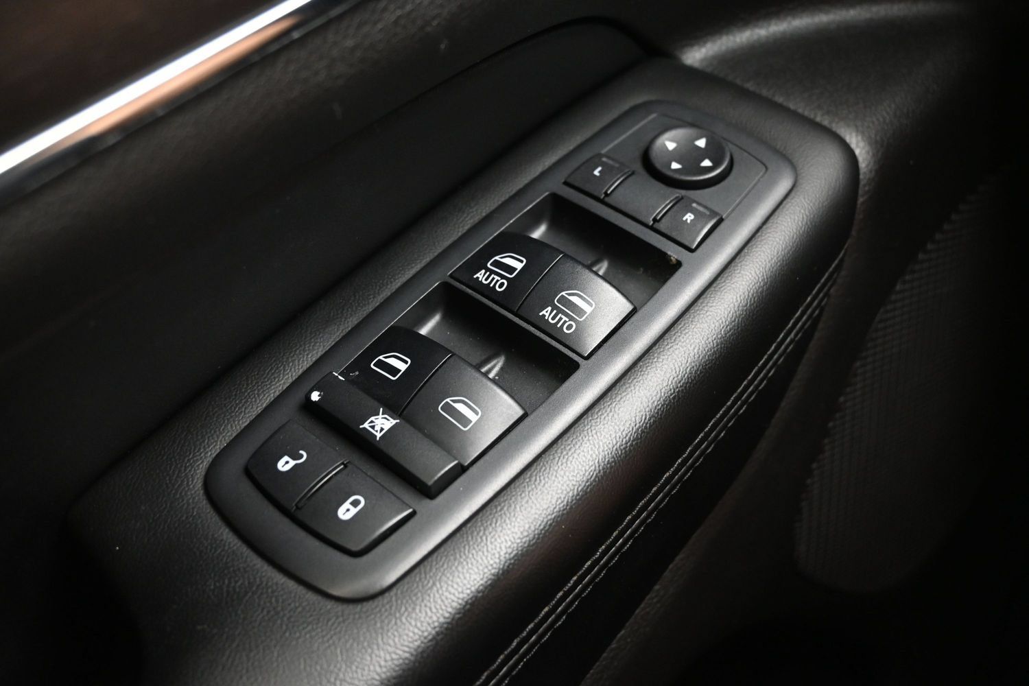 Used 2018 Jeep Grand Cherokee Limited w/ Luxury Group II RWD image 25
