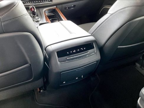 Used 2022 Cadillac Escalade Luxury AWD/4WD image 14