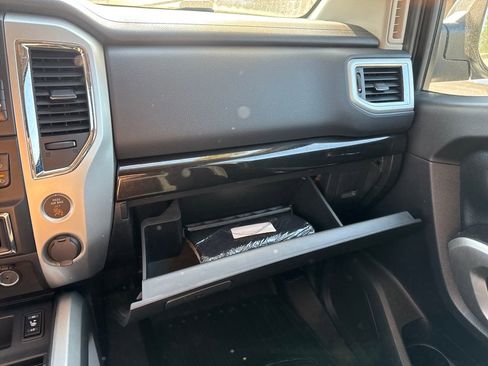 Used 2018 Nissan Titan SV w/ SV Convenience Package AWD/4WD image 28