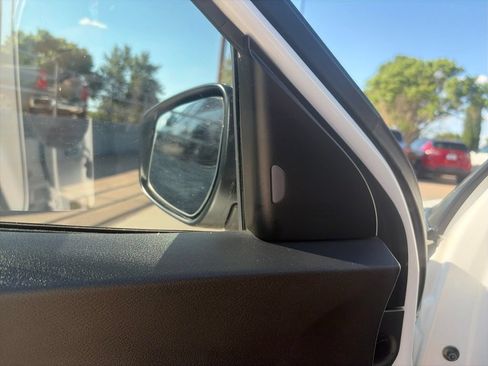 Used 2019 Nissan Kicks SR w/ SR Premium Package FWD image 38